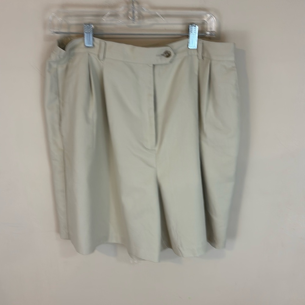 IZOD x-tra dry Tan Khaki PolyesterHigh Waisted Golf Shorts Size 16